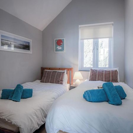Ewyn Y Don - 2 Bedroom Apartment - Pendine Exterior photo