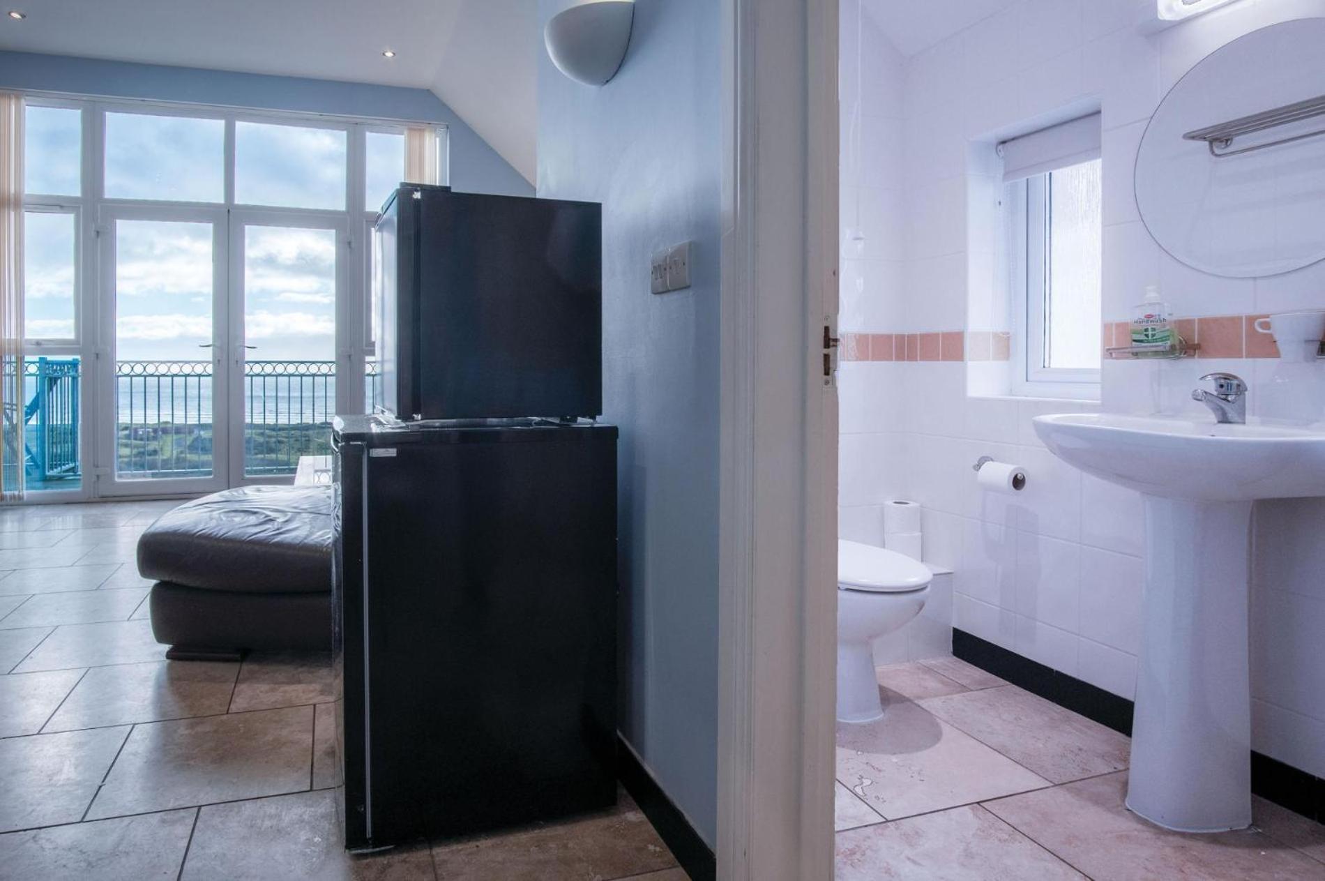 Ewyn Y Don - 2 Bedroom Apartment - Pendine Exterior photo