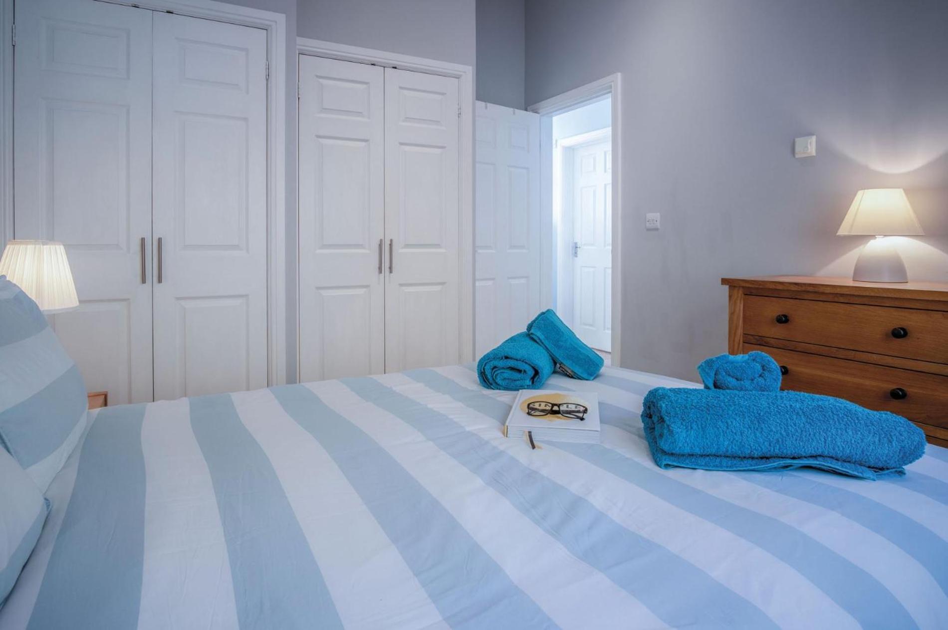 Ewyn Y Don - 2 Bedroom Apartment - Pendine Exterior photo