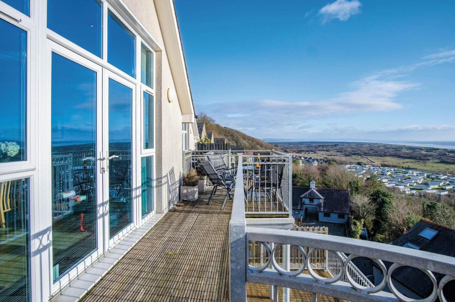Ewyn Y Don - 2 Bedroom Apartment - Pendine Exterior photo